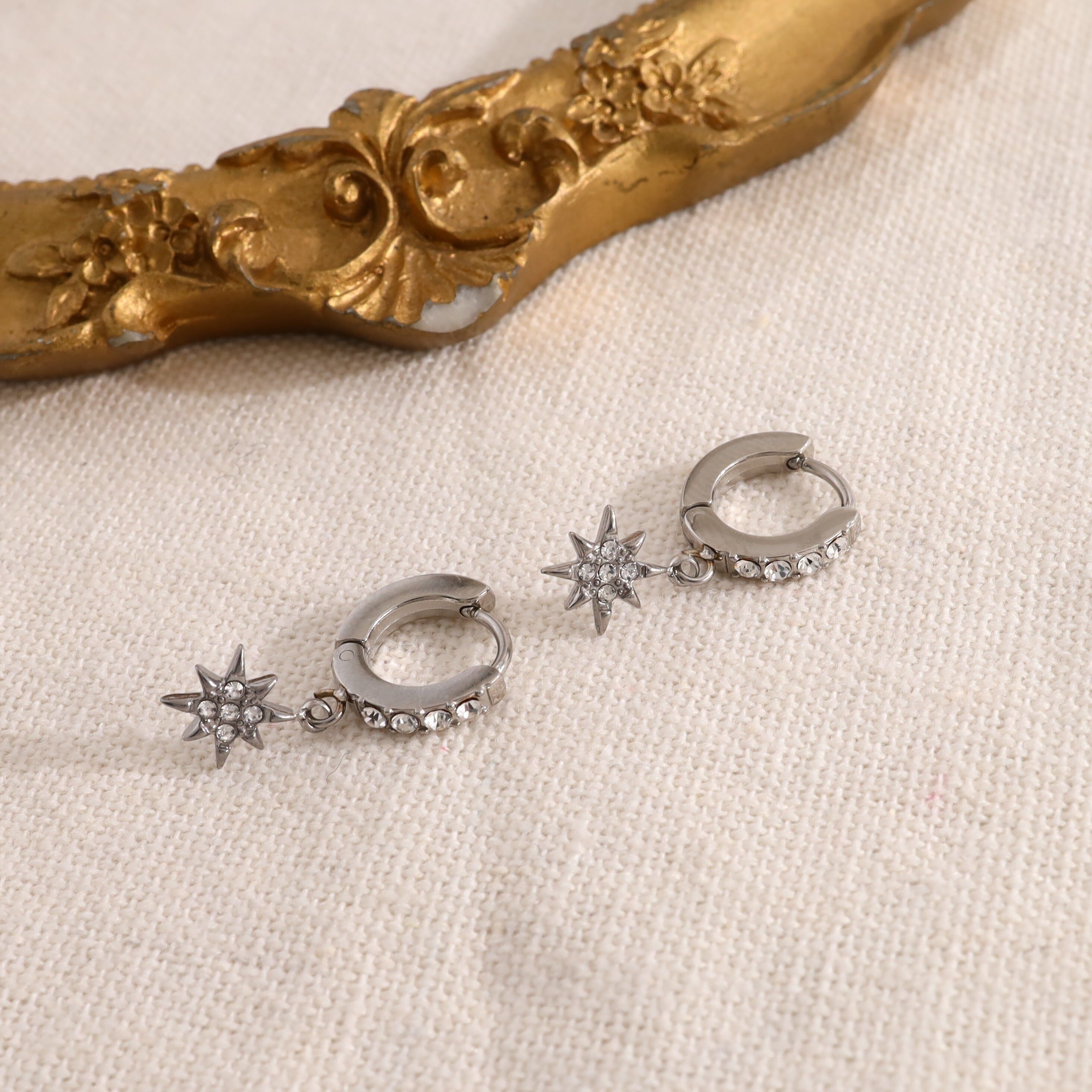 Silberne Mini-Creolen mit Strass-Stern