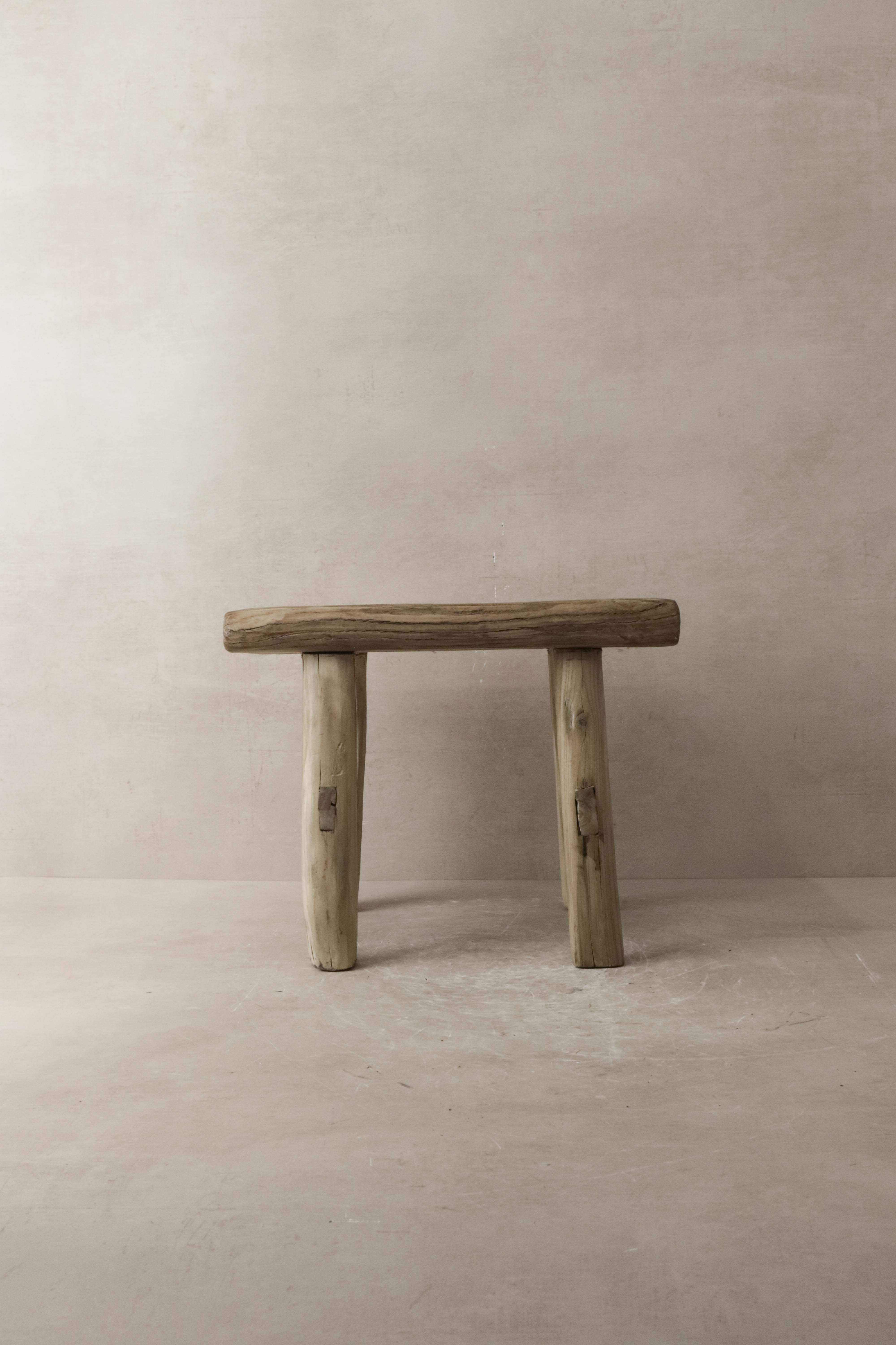 Rustikaler Vintage-Hocker aus Ulmenholz - Klein - Nr. 11