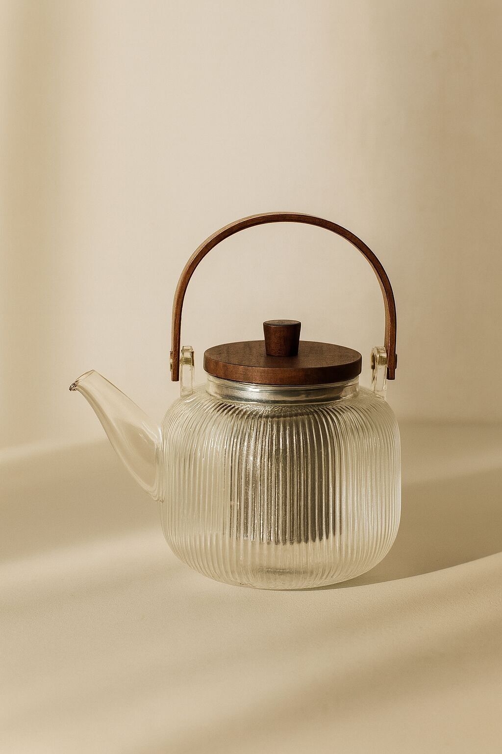MUGI 900ml glass teapot with handle and acacia wood lid