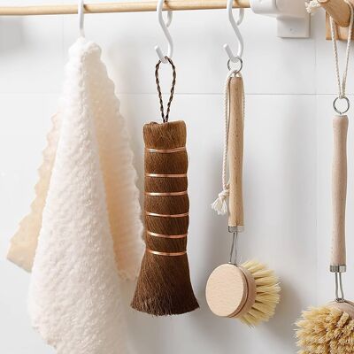Scrub brush with natural Shimoyama palm fibers