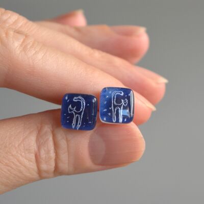 Pendientes pequeños con gato en color azul cobalto, Vidrio y plata de ley, Pintados a mano