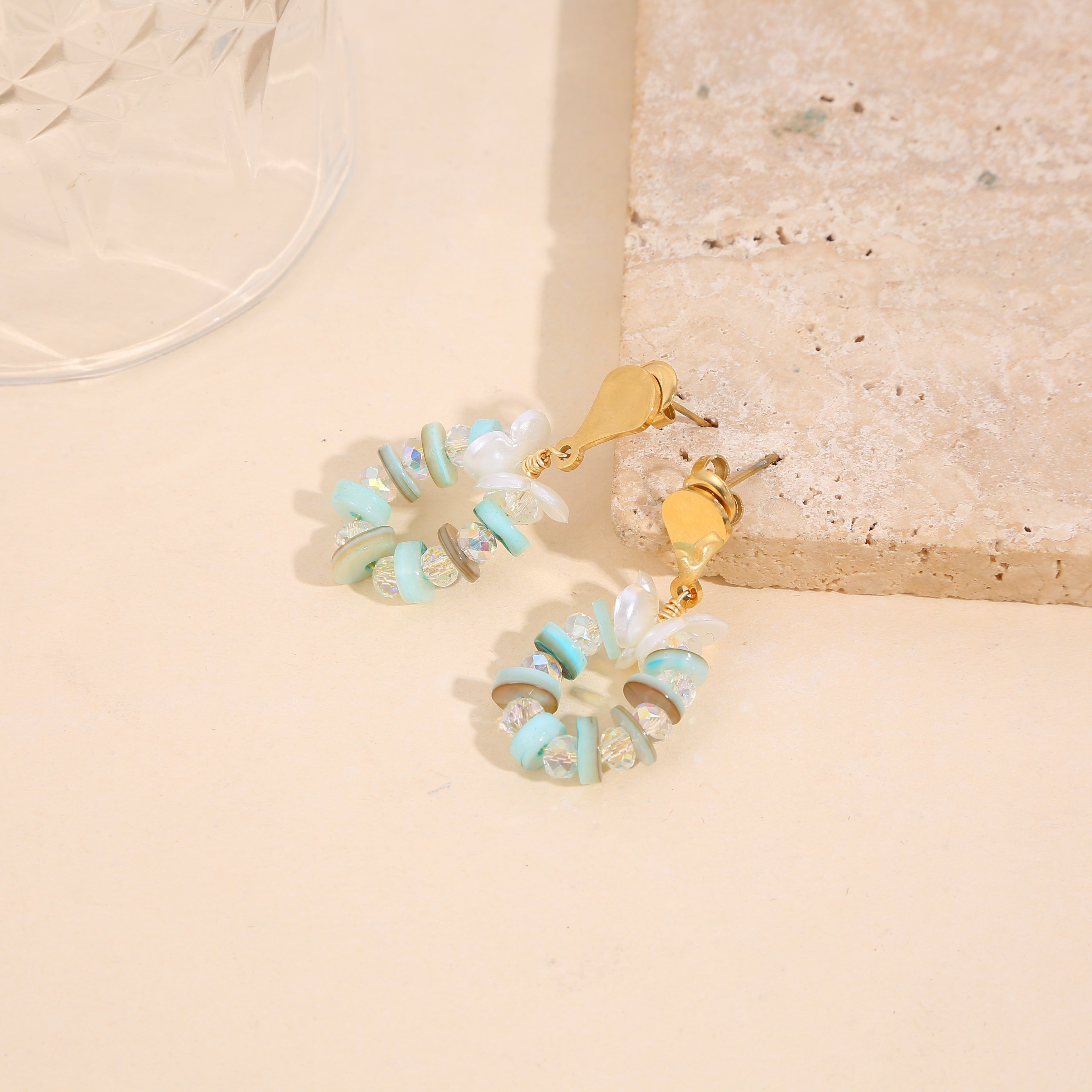 Piccoli orecchini pendenti blu