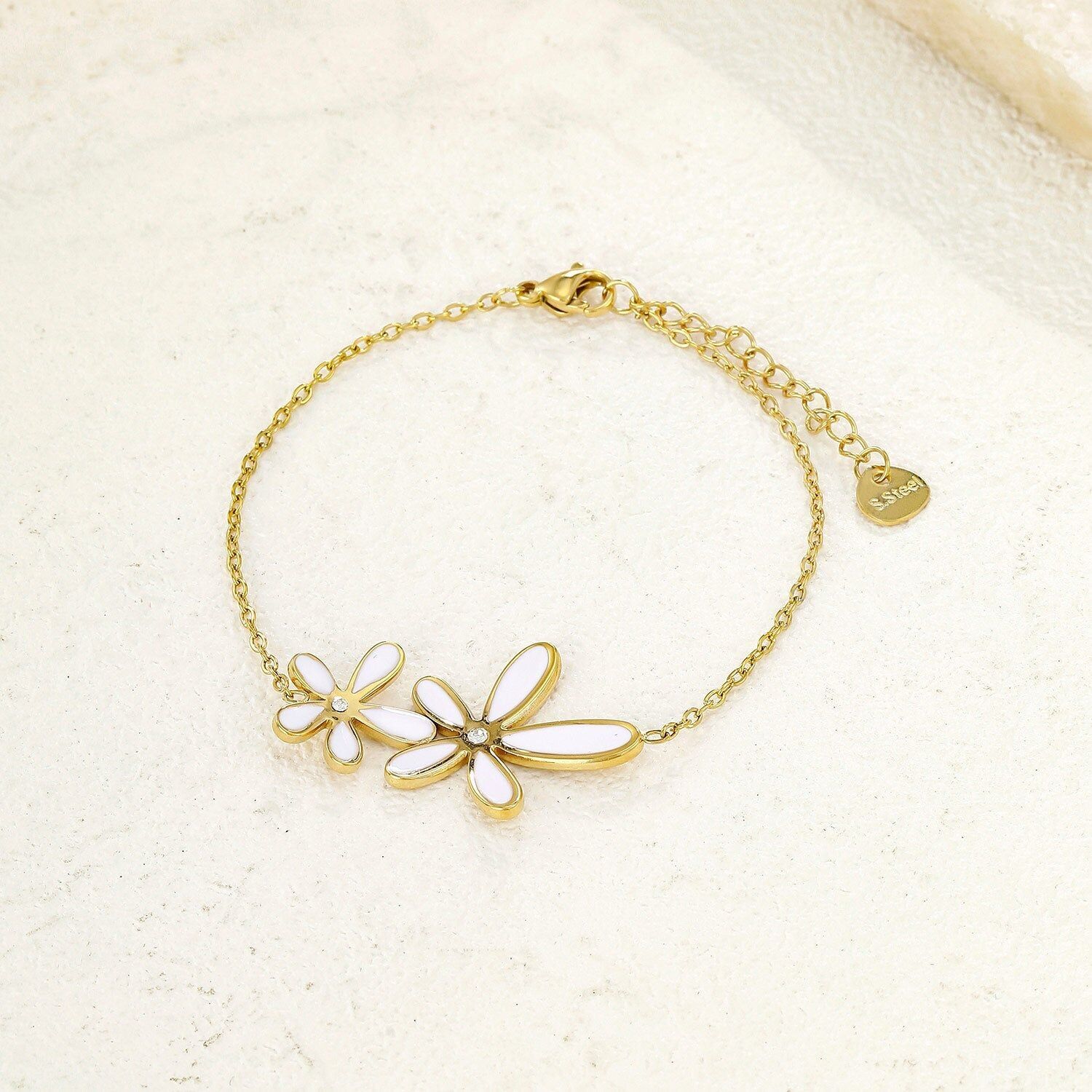 Bracciale a catena in oro fino con doppio fiore bianco