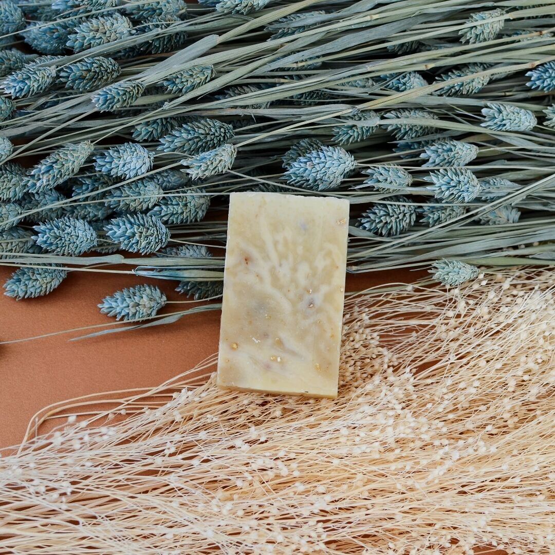 Savon solide Avena - Lait & Flocons d'avoine - peau délicate, sensible et déshydratée. Saponification à froid. Savon pour toute la famille. Savon artisanal. Savon naturel. Emballage ensemencé à planter. Zéro déchet. Fleurs mellifères pour les abeilles.