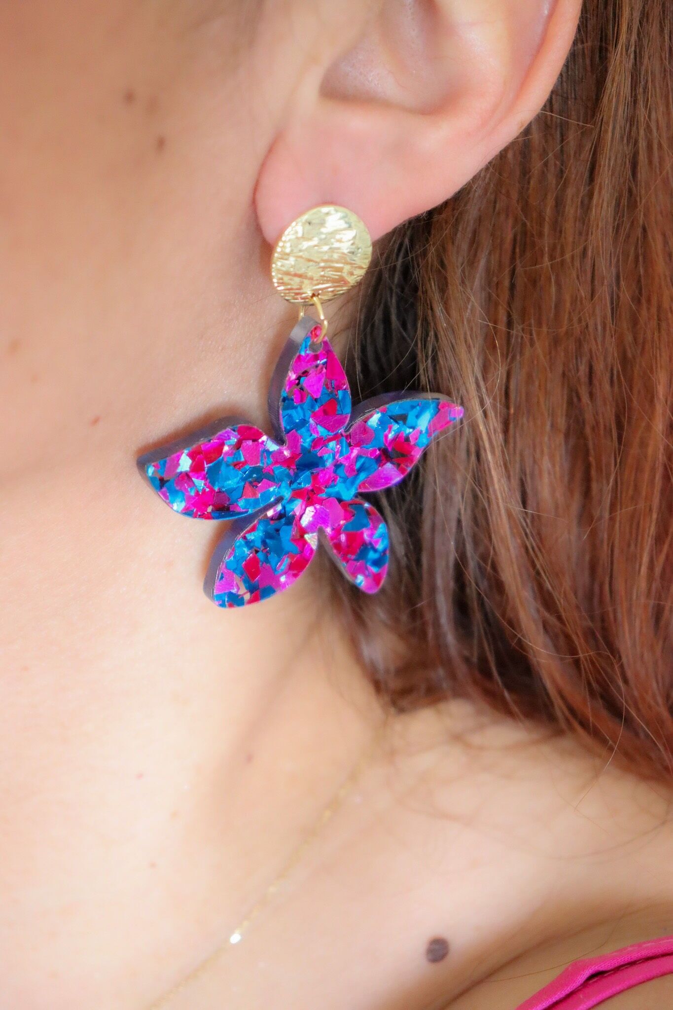 Pendientes de copo de nieve azul y rosa de Tiana