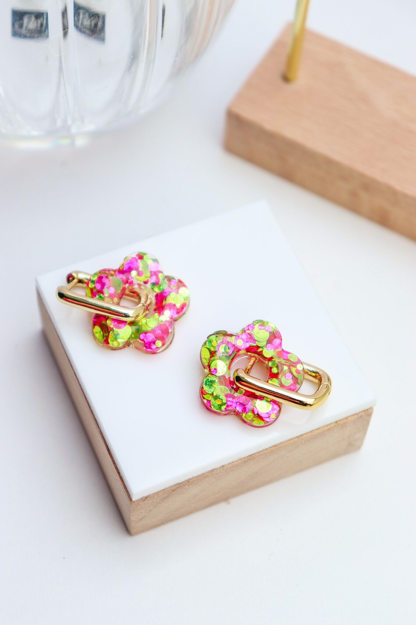 Pendientes de aro intercambiables con lentejuelas rosas y limón de Isabelle