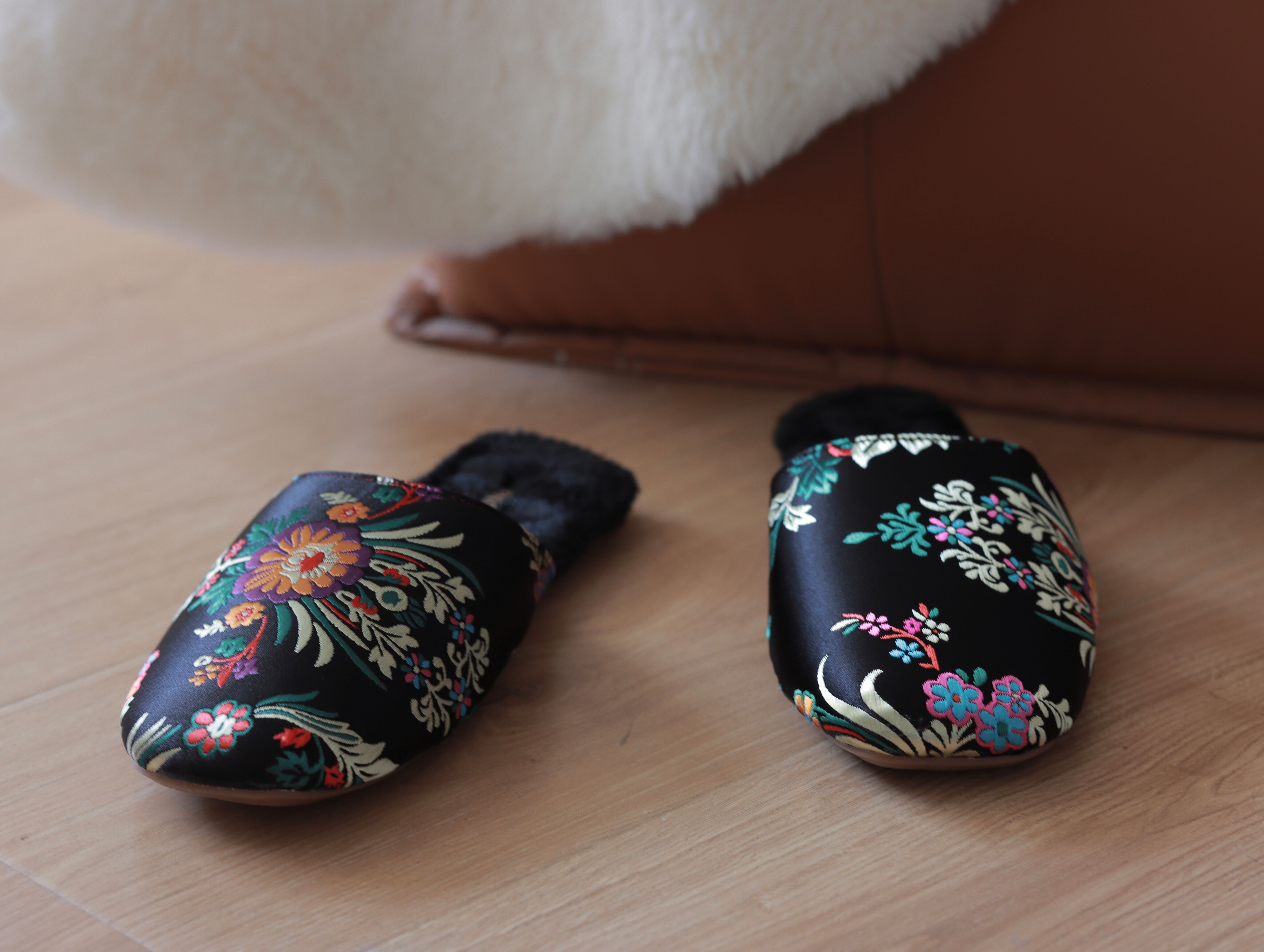 Chaussons en soie pour femme – Doublure en fausse fourrure – Noir