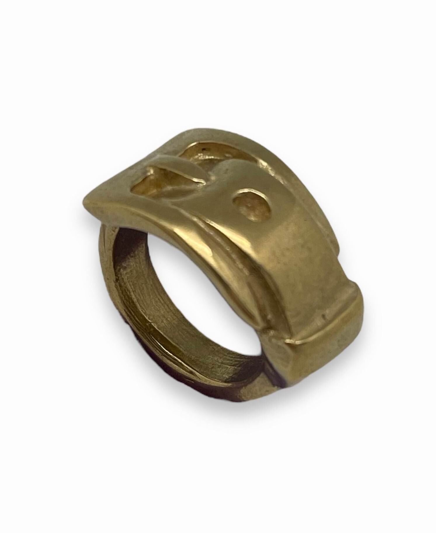 Anello con fibbia in oro T16