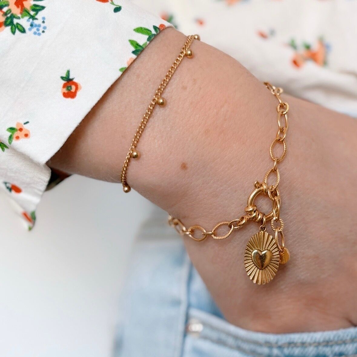 DUNE | Bracciale a catena martellata in acciaio inossidabile placcato oro con medaglione rimovibile