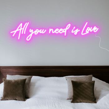 Tout ce dont vous avez besoin c'est de l'amour 💜 179cm x 39 cm