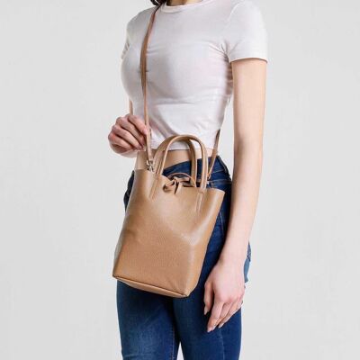 Small cowhide leather tote bag with attached pouch IT2311