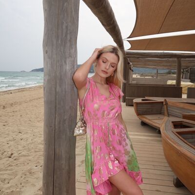 Vestido de largo medio con estampado dorado, abotonado en la parte delantera con ajuste.