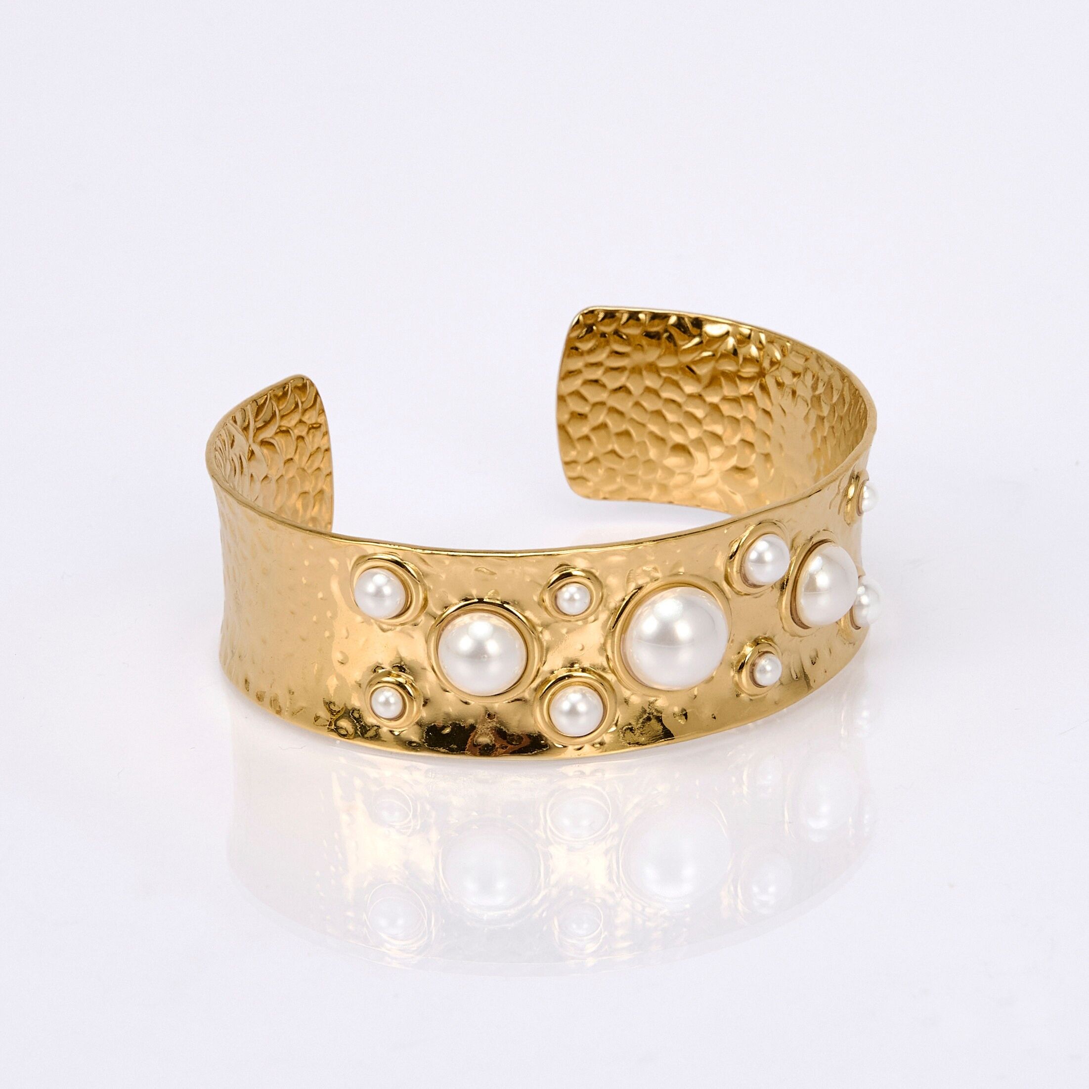 Goldene Manschetten mit weißen Steinen aus Edelstahl