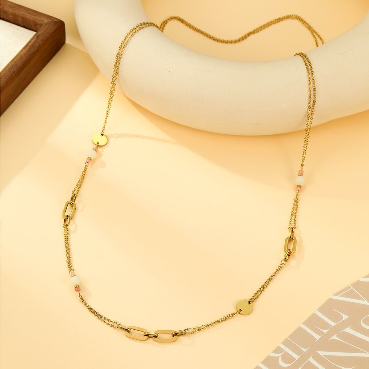 Collana sautoir in oro con perle rosa e bianche e maglie ovali