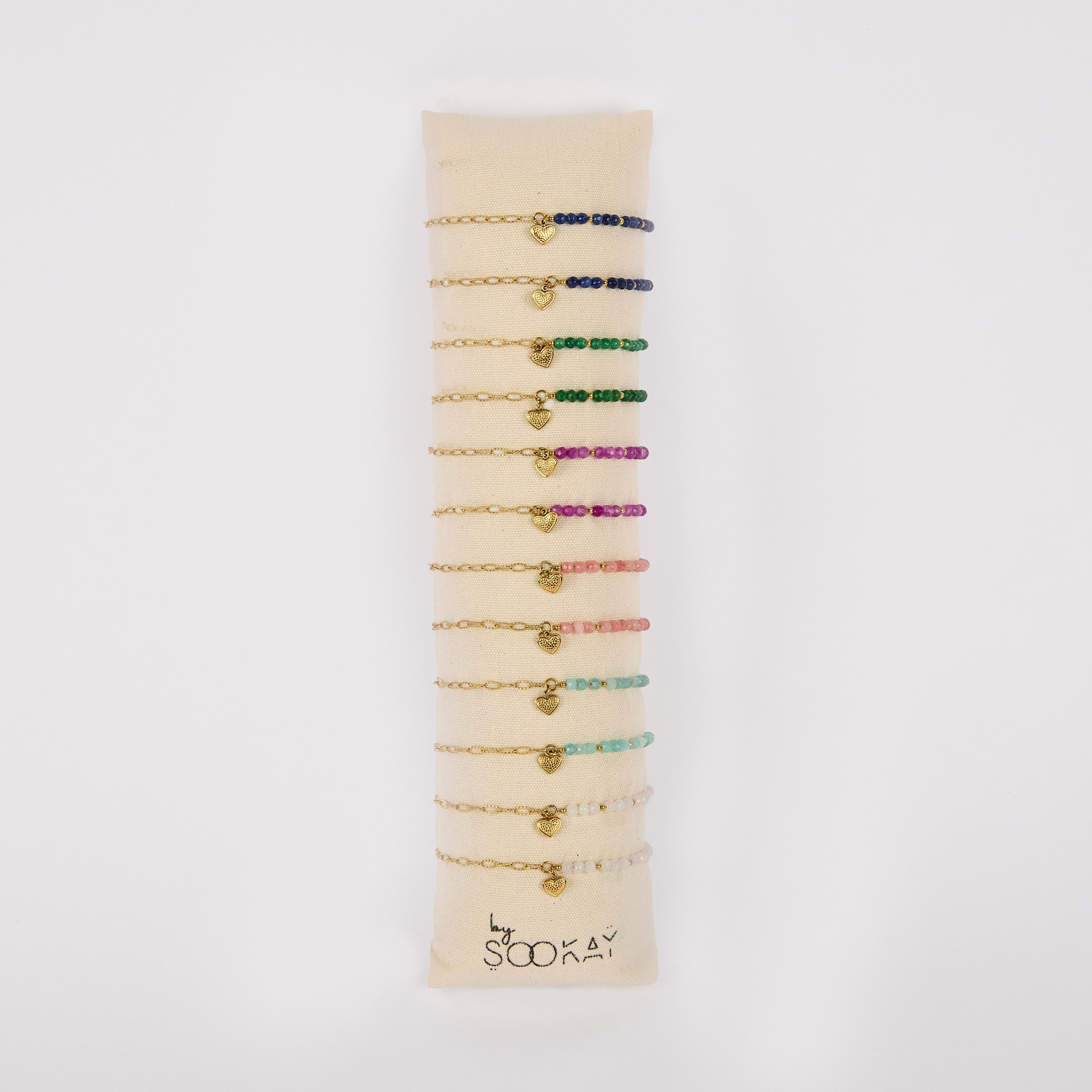 Bracciale a cuore asimmetrico – Agata colorata e acciaio inossidabile martellato