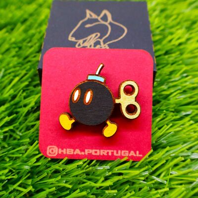Spilla in legno colorata ispirata a Super Mario, Bob-omba, distintivo da giocatore retrò geek