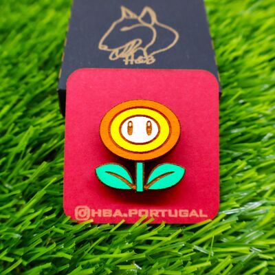 Pin's en bois coloré inspiré de Super Mario, Fleur de feu, Badge rétro geek