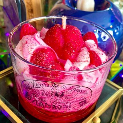 Tagada strawberry candy candle size S