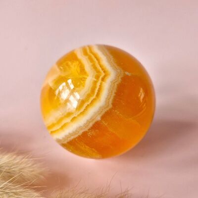 Boule de calcite cristalline miel – 44 mm – 222 g | Confiance en soi et douceur