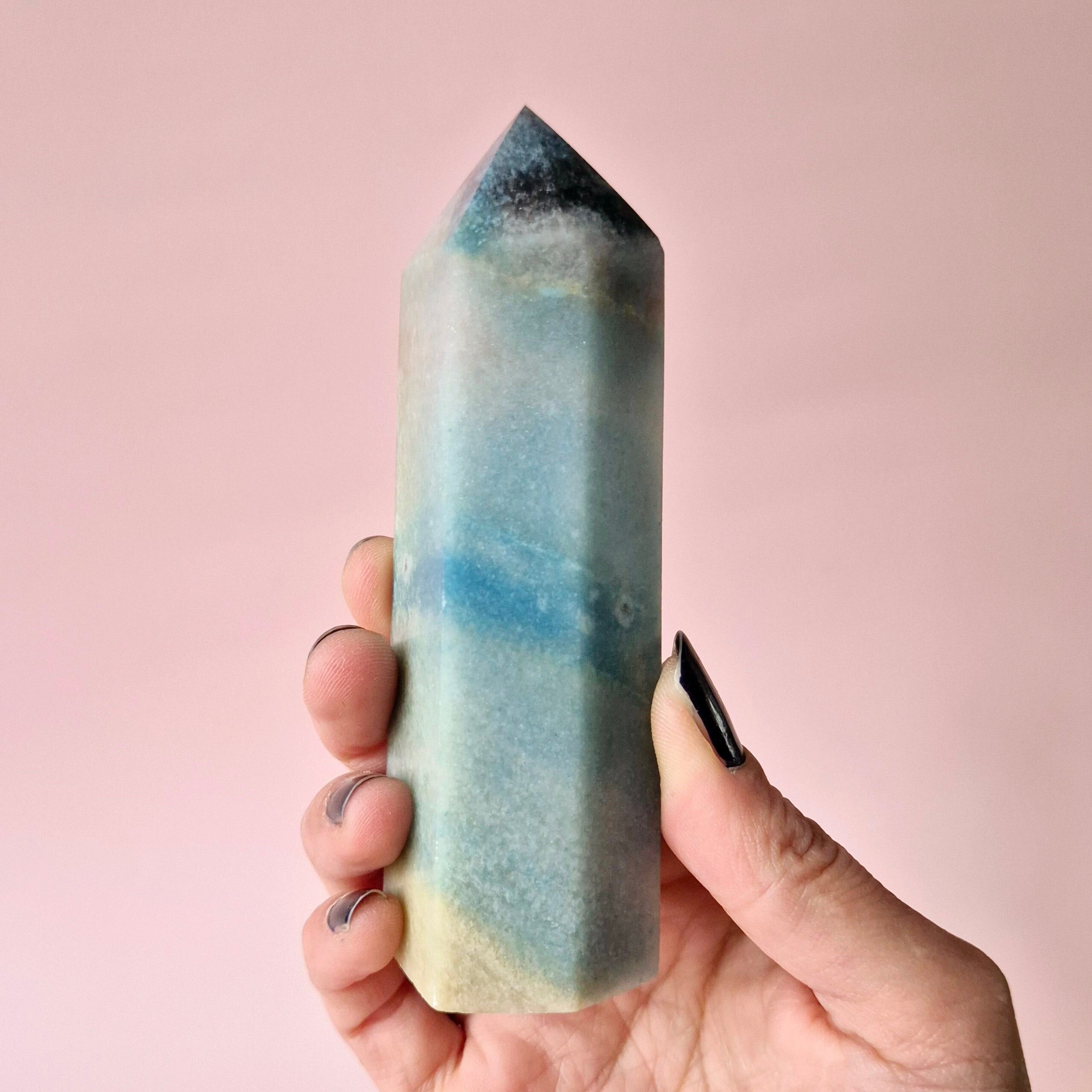 Tour de trolléite – 200 g – 10 cm | Énergie des terres rares et travail spirituel profond