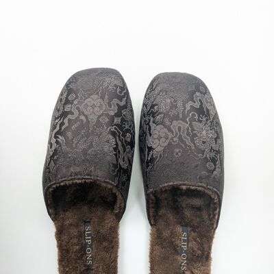 Embroidered Dragon Slippers – Faux Fur Lined Oversized Indoor Shoes (EU Sizes 40–45)