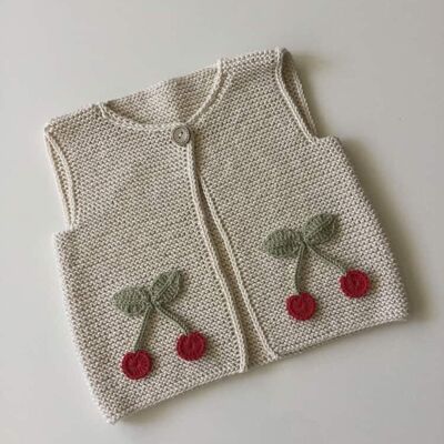Gilet bébé en coton biologique fait main - Applique cerise