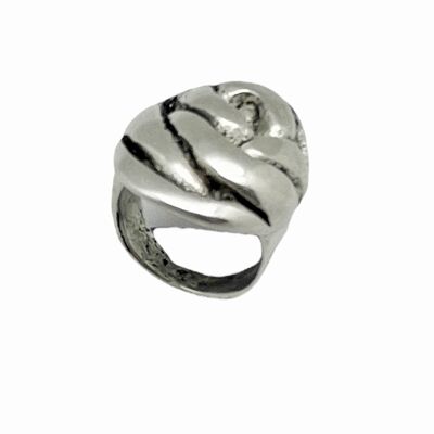 Plated silver labyrinth ring. T16