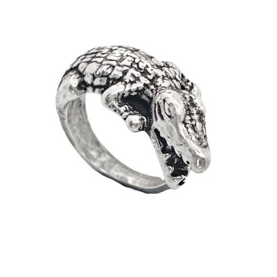 Crocodile ring in 7 micron aged silver. Size 16