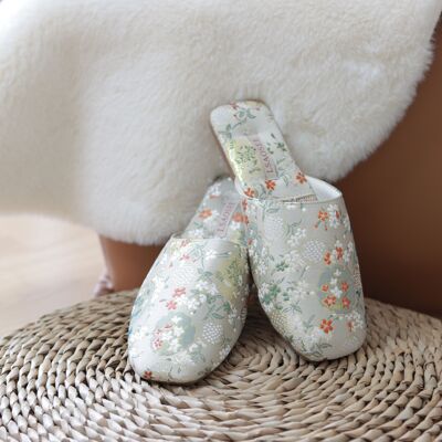 Lightweight Indoor Slippers for Women – Embroidered Mesh Style with Breathable Bamboo Sole