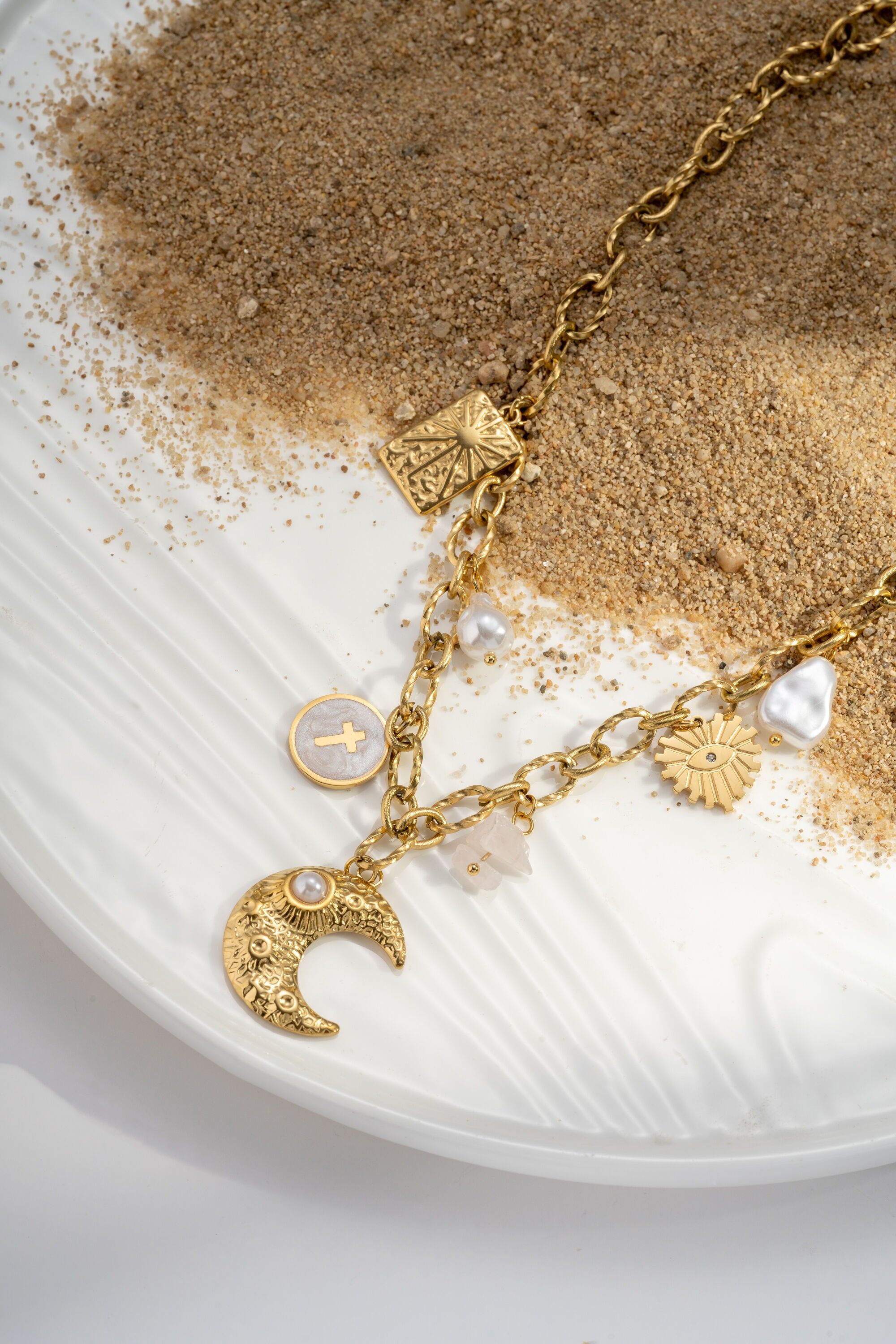 Collar de acero inoxidable "Luna Mística"