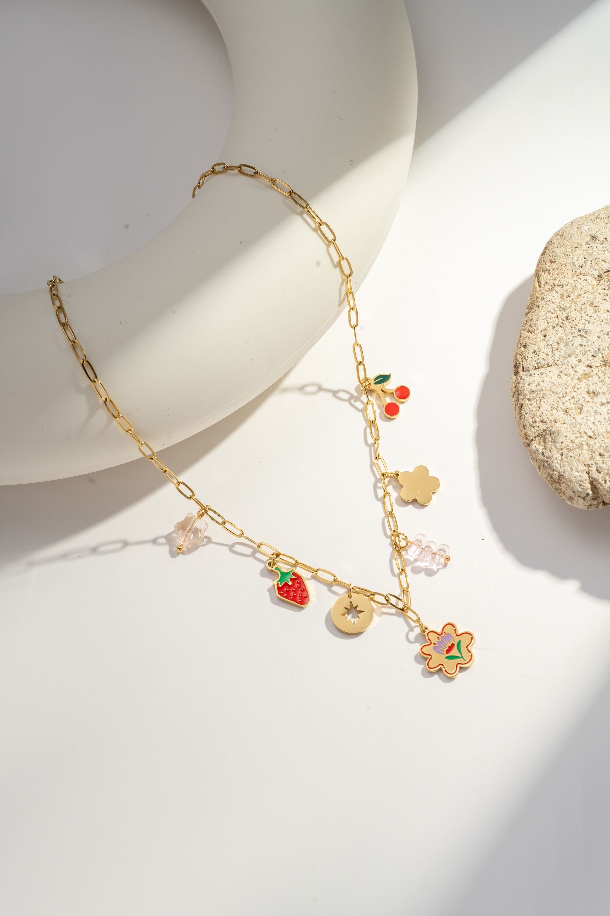 Collar con dije pop frutal y dorado en acero