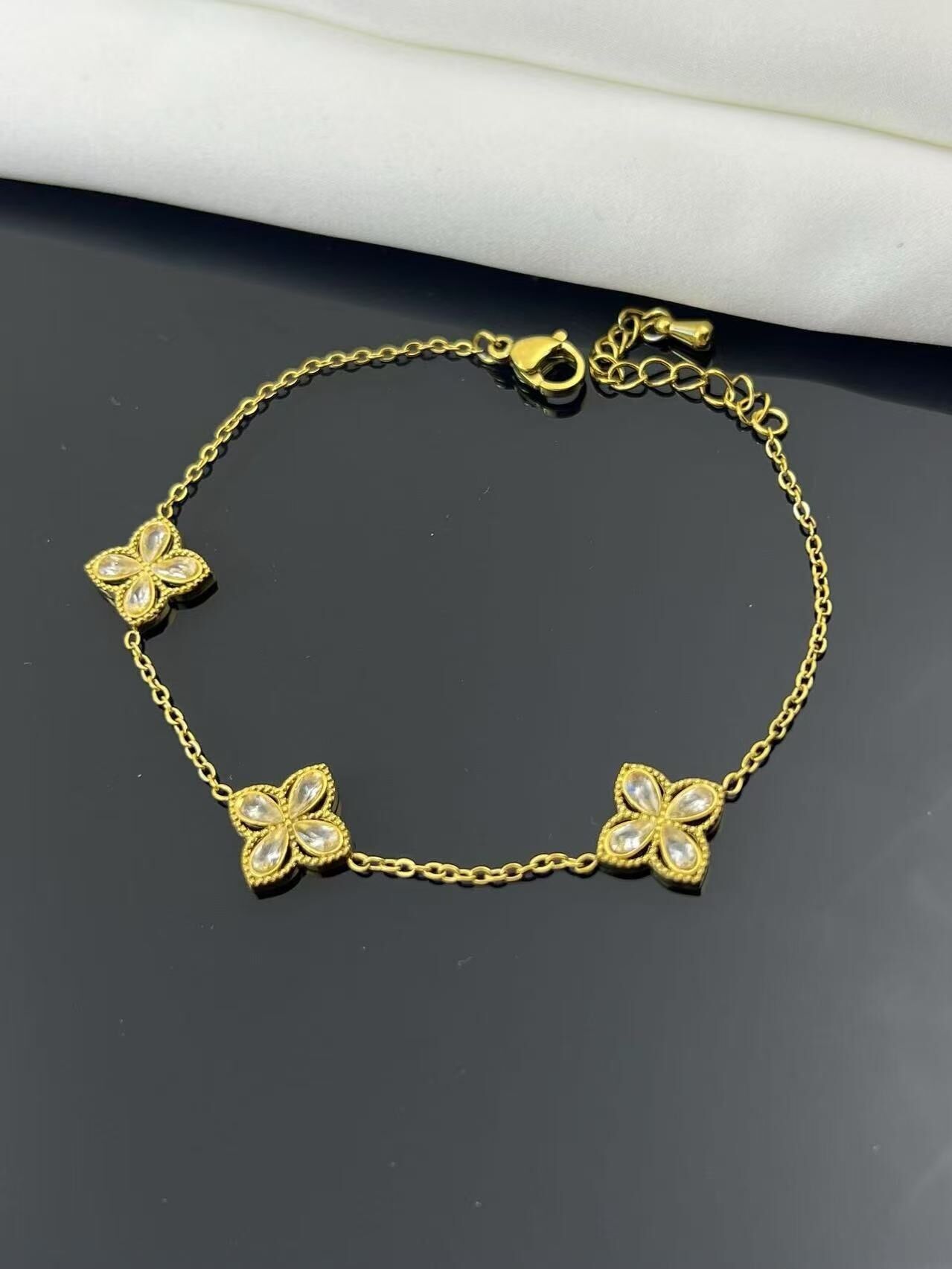 Pulsera de acero inoxidable "Crystal Clover"