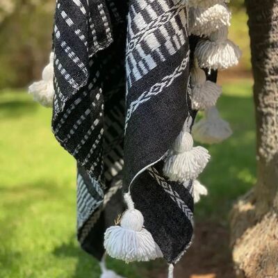 Handmade Throw with Tassels – Cozy & Boho Style Blanket