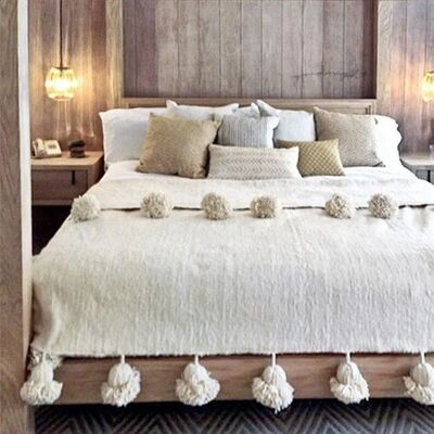 Handmade Throw with Tassels – Cozy & Boho Style Blanket
