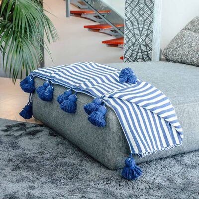 Handmade Throw with Tassels – Cozy & Boho Style Blanket