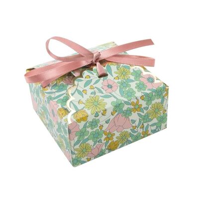 SMALL SHABBY SCALLOP BOXES X 8