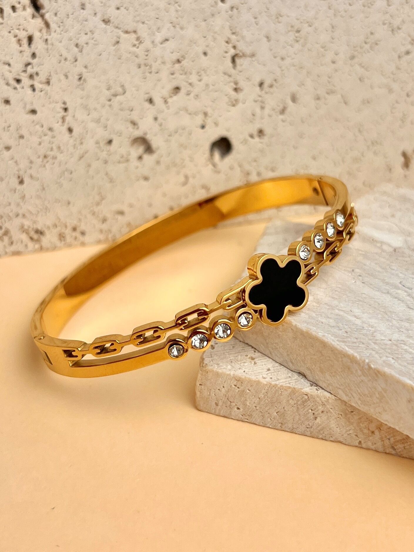 Rigid bangle bracelet with black enamelled clover motif in steel