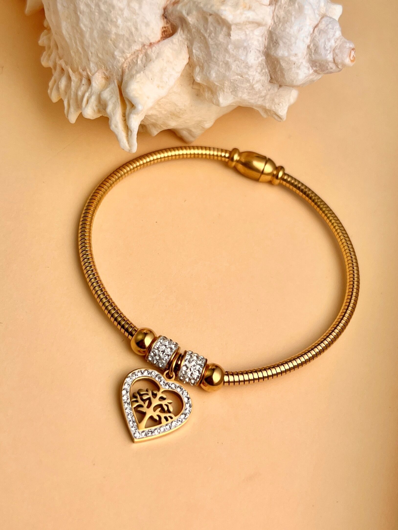 Pulsera de acero con dijes de corazón del árbol de la vida