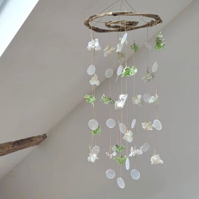 Mother-of-pearl and hydrangea mobile - Green / Water green / Cream - Dried flowers - Large