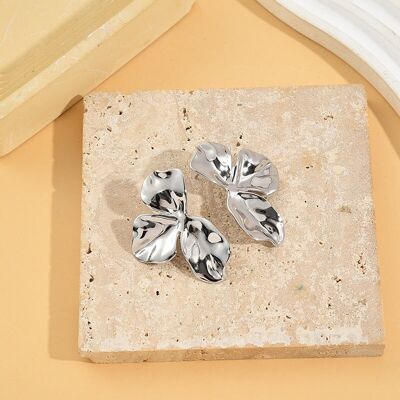 Orecchini con petali ondulati in argento