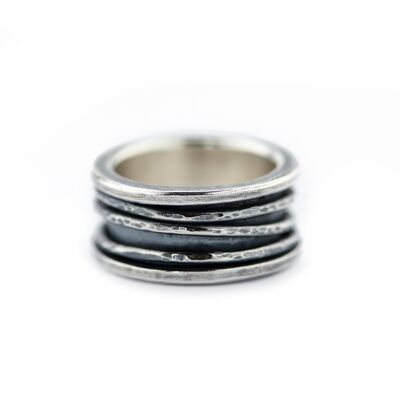 Black spinning ring in ethical silver – handcrafted piece