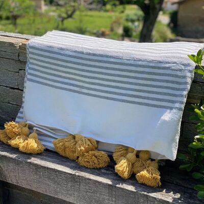 Handmade Throw with Tassels – Cozy & Boho Style Blanket