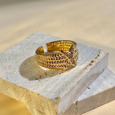Anillo texturizado de varias filas con patrón de cruz de diamantes de imitación en acero.
