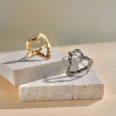Adjustable openwork heart ring in stainless steel