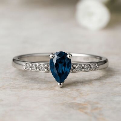 Australian Blue Sapphire Ring | 585 White Gold