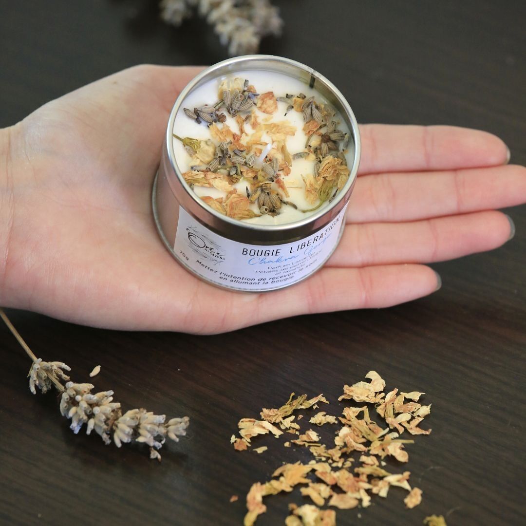 Vela para el chakra de la garganta - Liberación - Aroma lavanda. Vela curativa energética. Vela de bienestar. Vela de flor.Vela vegetal
