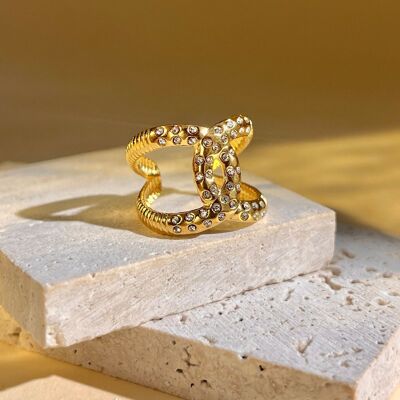 Stainless steel ring with shiny gold rhinestones