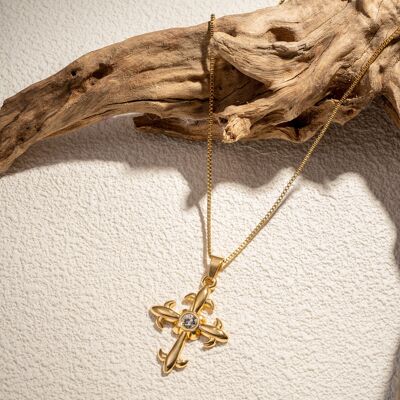 Collar con colgante de cruz de acero inoxidable