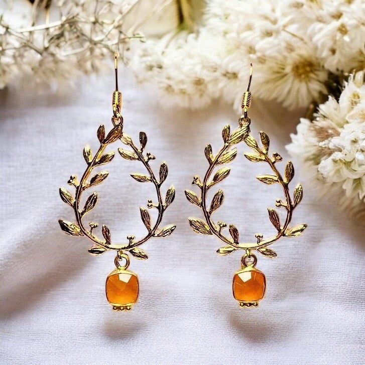 Orecchini "TESSA", oro zecchino, pietra di Calcedonio arancione