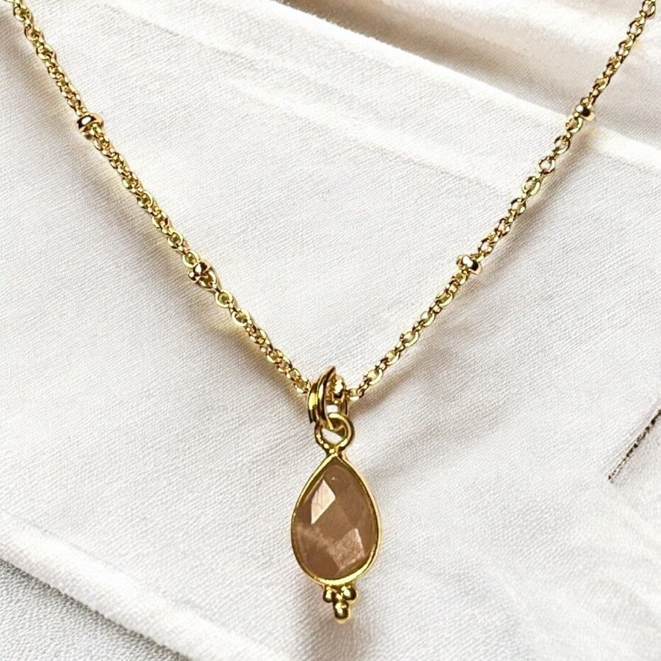 Pendente "GIADA" in pregiata pietra di sole placcata oro